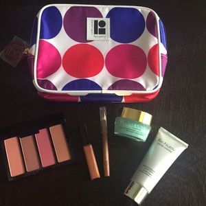 Estée Lauder 5 pc deluxe sample set w/ makeup bag
